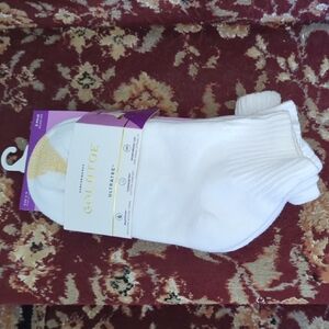 Womens Gold Toe UltraTec Socks. Size 6-9. NWT.